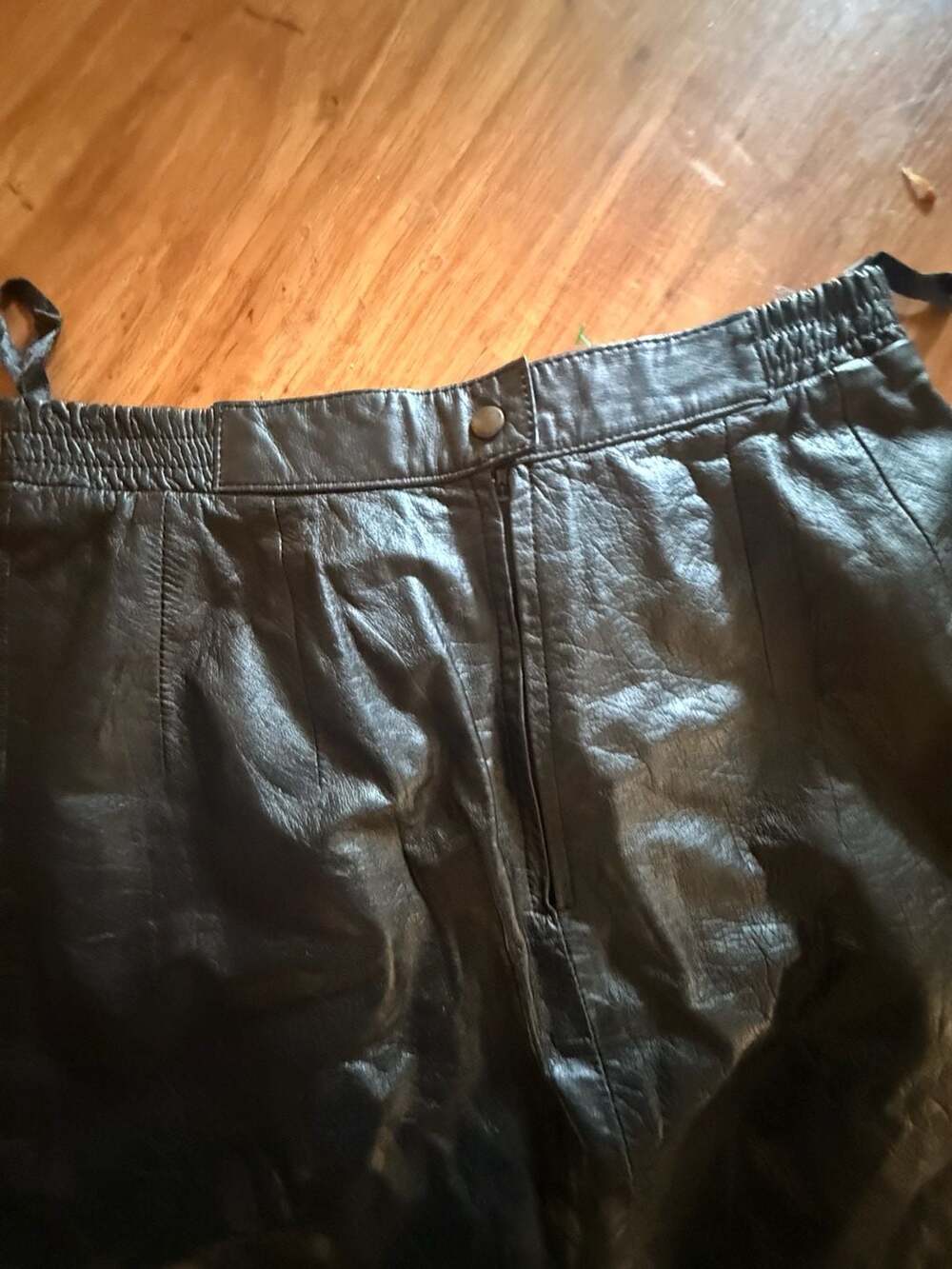 Diversity Black Genuine Leather Pencil Skirt Womens Size 10 Knee Length Back Sli